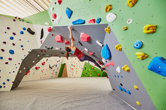 In der "Alten Ziegelei" in Straubing durften wir eine moderne Boulderhalle für den Breitensport installieren.