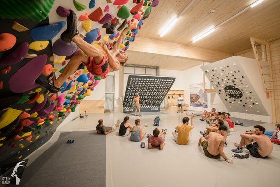 BoulderDornbirnSteinblockBoulderhalleVorarlbergKletternClimbing 6486