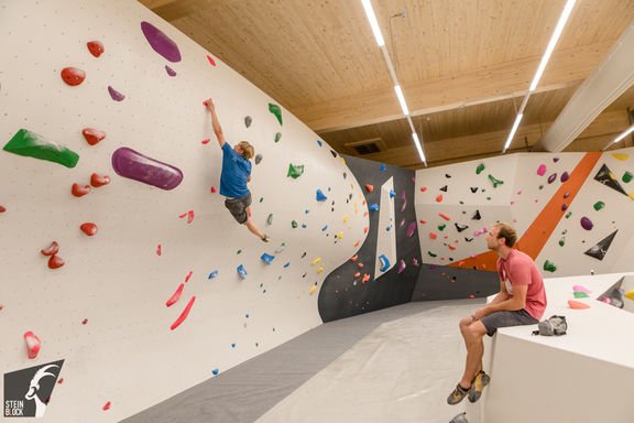 BoulderDornbirnSteinblockBoulderhalleVorarlbergKletternClimbing 8556